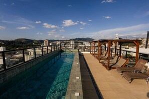 Pool - Majestique Flat - Just a few meters from the city center. (São Lourenço)