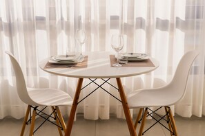Dining - Majestique Flat - Just a few meters from the city center. (São Lourenço)