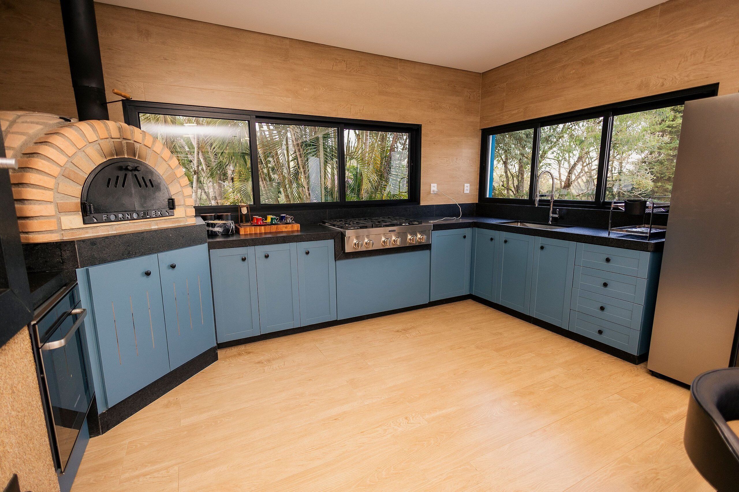 Microwave, oven, toaster, cookware/dishes/utensils