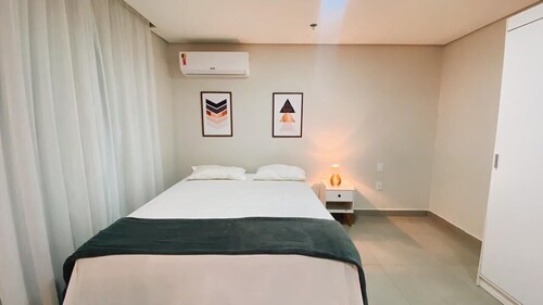 Stay 22 – Brand-new flat, close to EVERYTHING!!