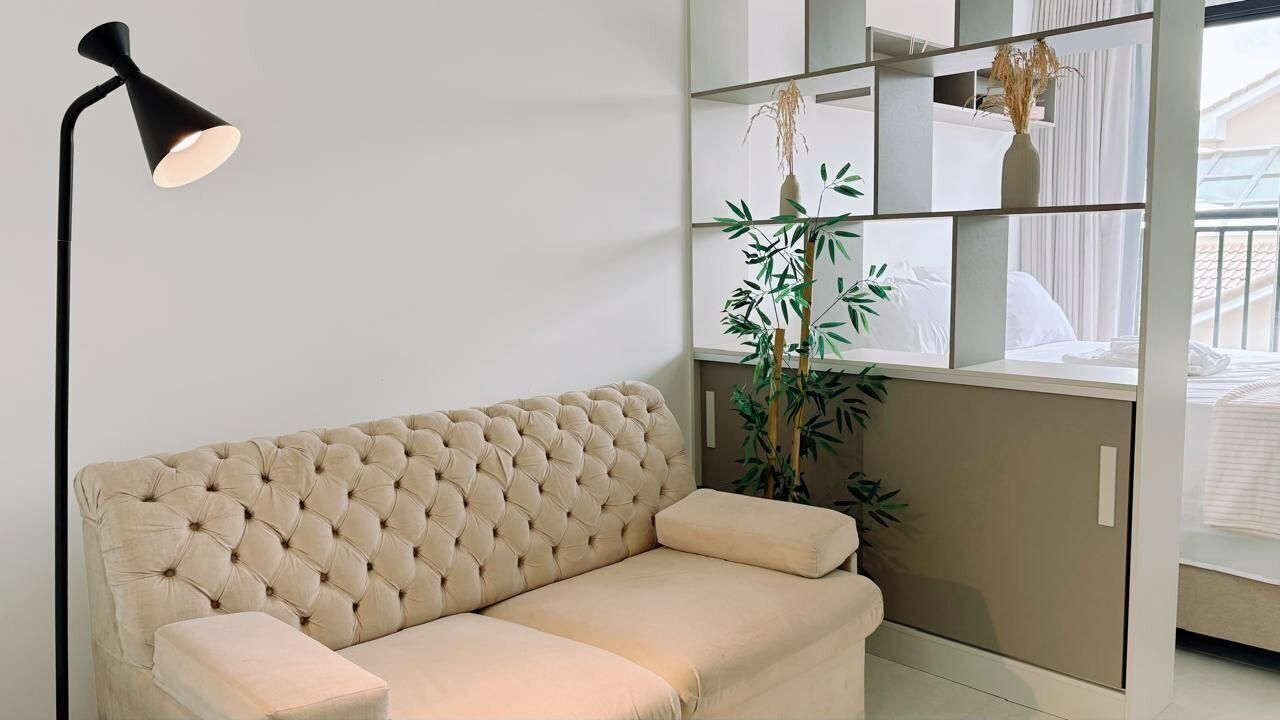 1 chambre, fer et planche à repasser