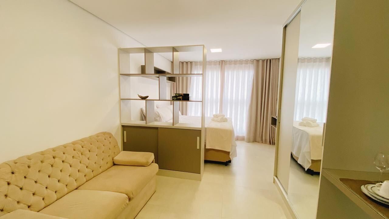 1 chambre, fer et planche à repasser