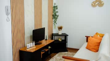 1 bedroom, bed sheets