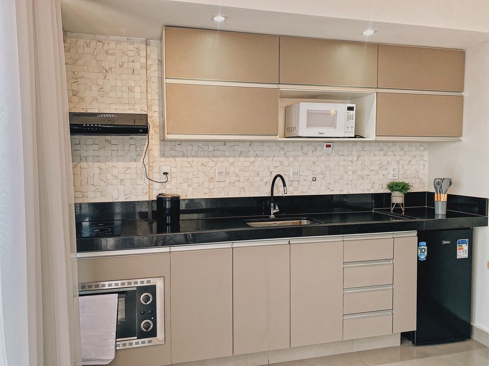 Fridge, microwave, oven, coffee/tea maker