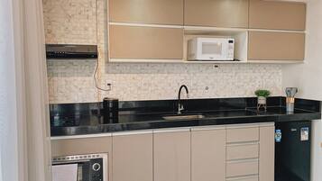 Fridge, microwave, oven, coffee/tea maker