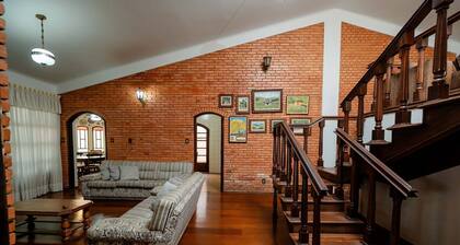 Spacious Colonial House with Pool and Incredible View