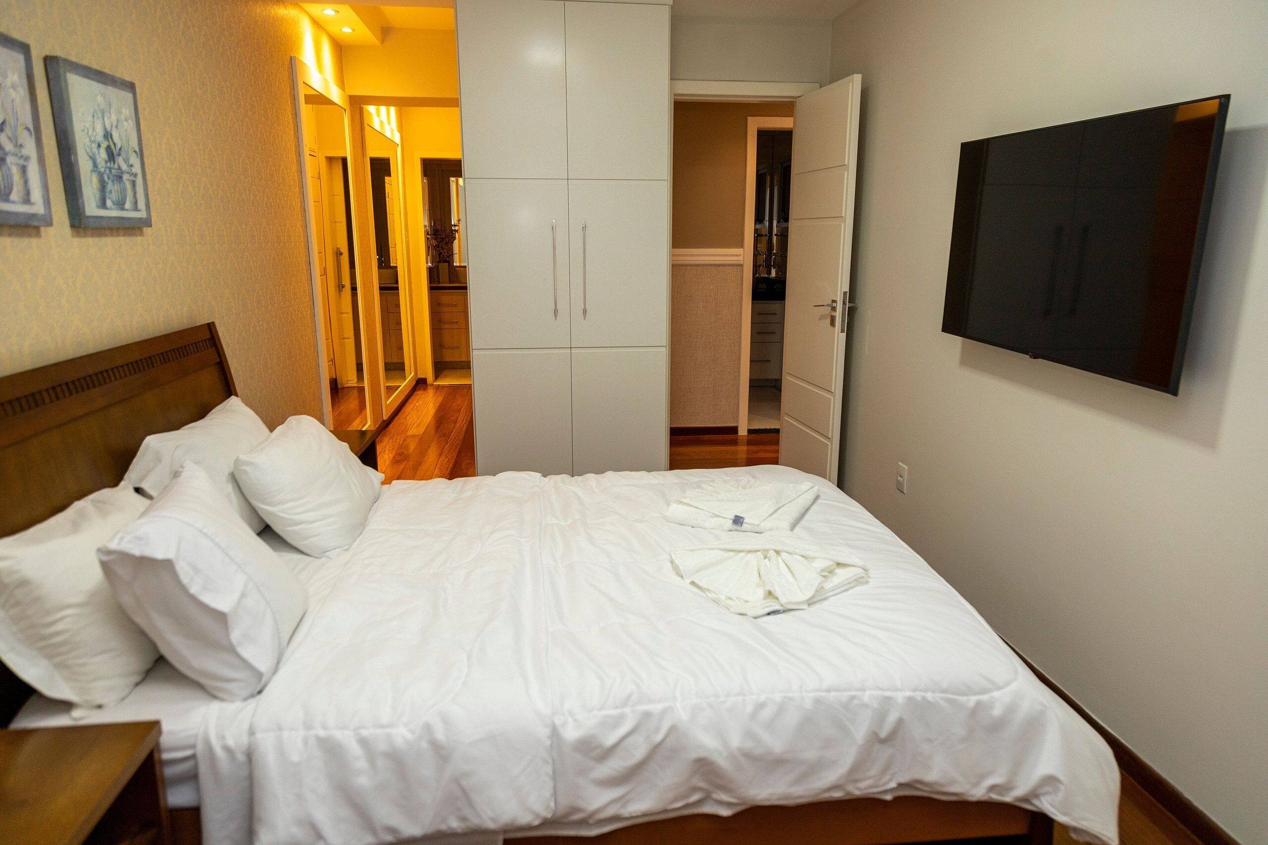 2 bedrooms, iron/ironing board