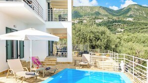Pool - Villa Elli Epavlis - Three Bedroom Villa, Sleeps 6 (Pirgi)