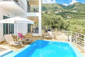 Pool - Villa Elli Epavlis - Three Bedroom Villa, Sleeps 6 (Pirgi)