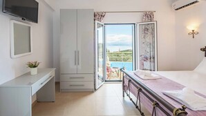 3 bedrooms, WiFi, bed sheets - Villa Elli Epavlis - Three Bedroom Villa, Sleeps 6 (Pirgi)