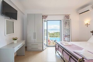 3 bedrooms, WiFi, bed sheets - Villa Elli Epavlis - Three Bedroom Villa, Sleeps 6 (Pirgi)