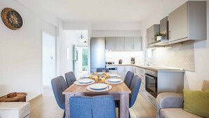 Fridge, oven - Villa Elli Epavlis - Three Bedroom Villa, Sleeps 6 (Pirgi)