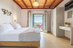 3 bedrooms, WiFi, bed sheets - Villa Elli Epavlis - Three Bedroom Villa, Sleeps 6 (Pirgi)