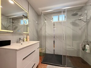 Shower, hair dryer, shampoo - Casa Atlántida (Maspalomas)