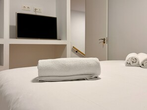 4 habitaciones y tabla de planchar con plancha 