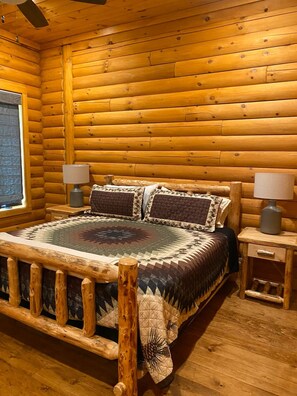 Room - Tremendous 5-bedroom cabin near Lake Tenkiller! (Cookson)