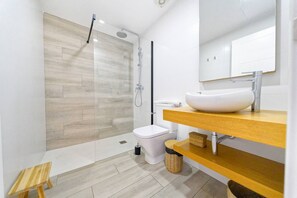 Shower, hair dryer, towels, shampoo - 3.2 Deva Beach - Oceanview luxury 2 bedroom Apartm (Maspalomas)