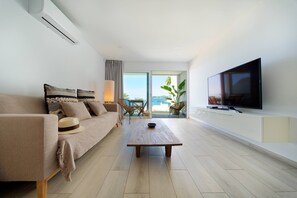 TV - 3.2 Deva Beach - Oceanview luxury 2 bedroom Apartm (Maspalomas)