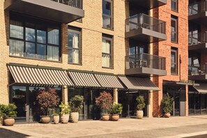 Exterior detail - The Upscale Living - Three Bedroom Apartment, Sleeps 5 (London)