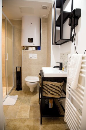 Bathroom - Nice renovated AC studio in Saint Germain (Paris)