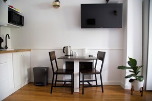 Dining - Nice renovated AC studio in Saint Germain (Paris)
