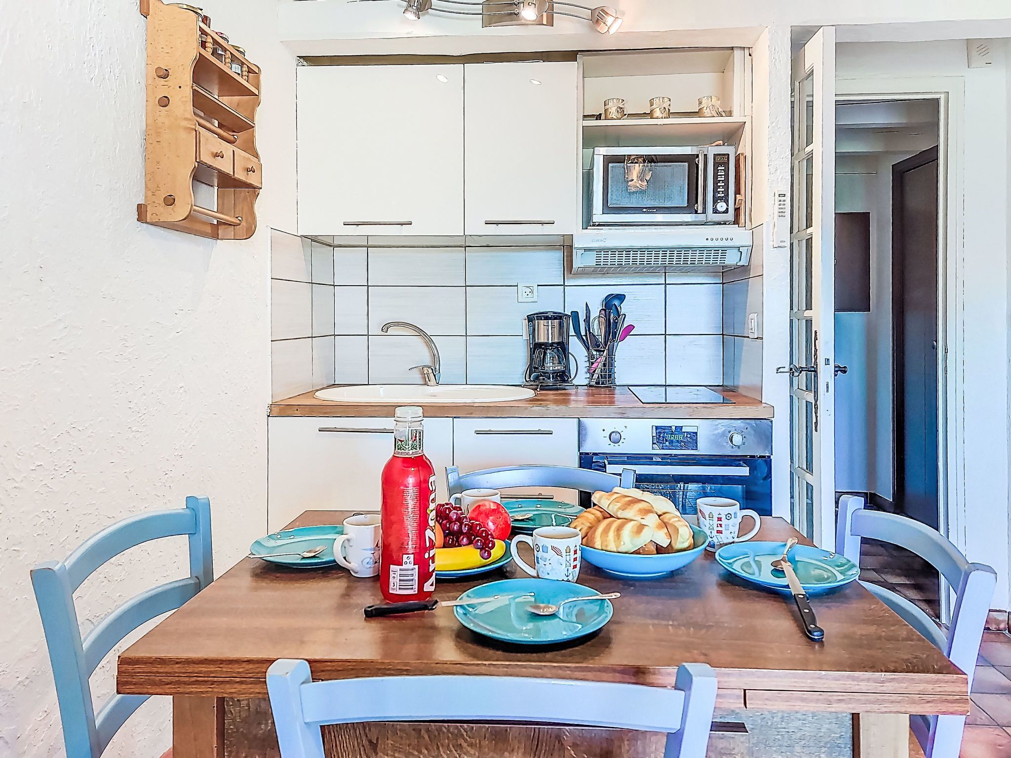 Fridge, microwave, oven, cookware/dishes/utensils