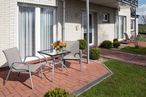 Outdoor dining - Vrbo Property (Neuharlingersiel)