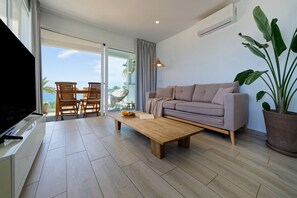 TV - 3.3 Deva Beach - Oceanview luxury 1 bedroom Apartm (Maspalomas)