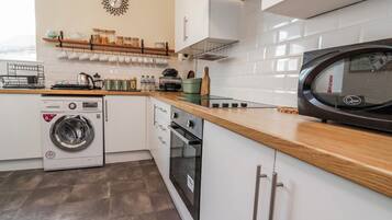Cookware/dishes/utensils