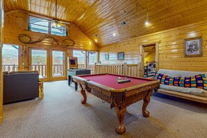 Games room - Cabin Hot Tub, Sleeps 18・Mobility Friendly Access (Sevierville)