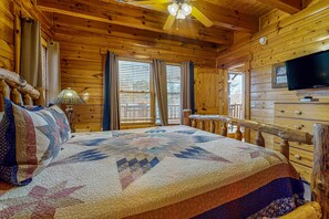 4 bedrooms, desk, iron/ironing board, WiFi - Cabin Hot Tub, Sleeps 18・Mobility Friendly Access (Sevierville)