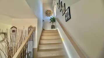 Nhà, 4 phòng ngủ, sân hiên | Nội thất