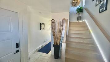 Nhà, 4 phòng ngủ, sân hiên | Nội thất