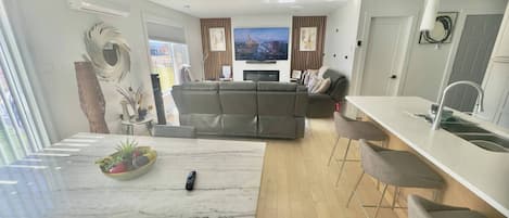 House, 4 Bedrooms, Patio | Living room