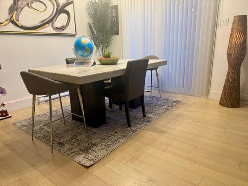 Smart 4BR Comfort Suite Massage Chair YQM Airport