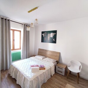 Room - Vrbo Property (Molina di Ledro)