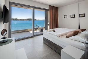 4 bedrooms, iron/ironing board, WiFi, bed sheets - Beachfront Villa Luminara with 4 bedrooms, private pool, sauna (Seget Donji)