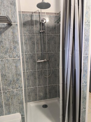 Bathroom - Apartment cozy2 bedrooms ideal stay Provence (Saint-Martin-de-Crau)