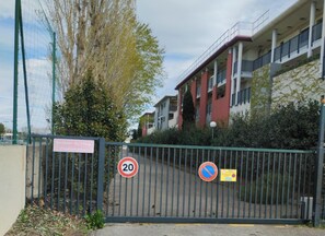 Property grounds - Apartment cozy2 bedrooms ideal stay Provence (Saint-Martin-de-Crau)