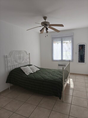 2 bedrooms, iron/ironing board, free WiFi, bed sheets - Apartment cozy2 bedrooms ideal stay Provence (Saint-Martin-de-Crau)