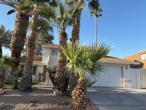 4-bedroom 3 bath house with pool just minutes away from the strip and downtown.
