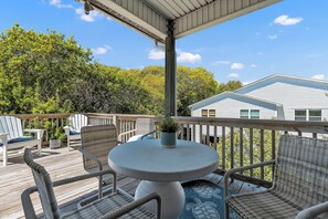 Outdoor dining - 3 Ensuites, Dogs OK, Hot Tub! (Emerald Isle)