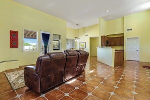 Lobby - Memorial Day Weekend Desert Getaway 3BR 2BA Home Saguaro National Park W Tucson (Tucson)