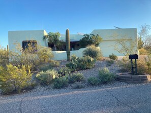 Property grounds - Memorial Day Weekend Desert Getaway 3BR 2BA Home Saguaro National Park W Tucson (Tucson)