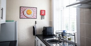Fridge, microwave, stovetop, electric kettle - St Andrews House by Guestz (Lytham Saint Annes)