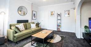 Smart TV - St Andrews House by Guestz (Lytham Saint Annes)