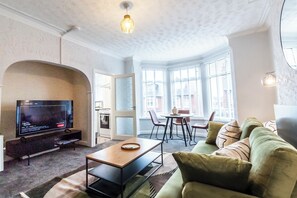 Smart TV - St Andrews House by Guestz (Lytham Saint Annes)