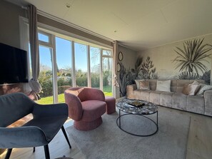 Smart TV - Luxury Chalet with Jacuzzi and Sauna for 8 Persons - Private Wellness in the Veluwe (Voorthuizen)