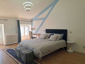 2 bedrooms, WiFi, bed sheets - Bright loft near court 2 BR and table for 10 (Carcassonne)