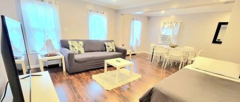 2 bedrooms, iron/ironing board, internet, bed sheets